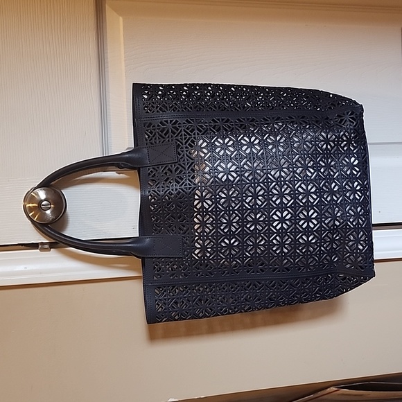 🆕️Tory Burch Lazer Cut Out Bag - Picture 2 of 14